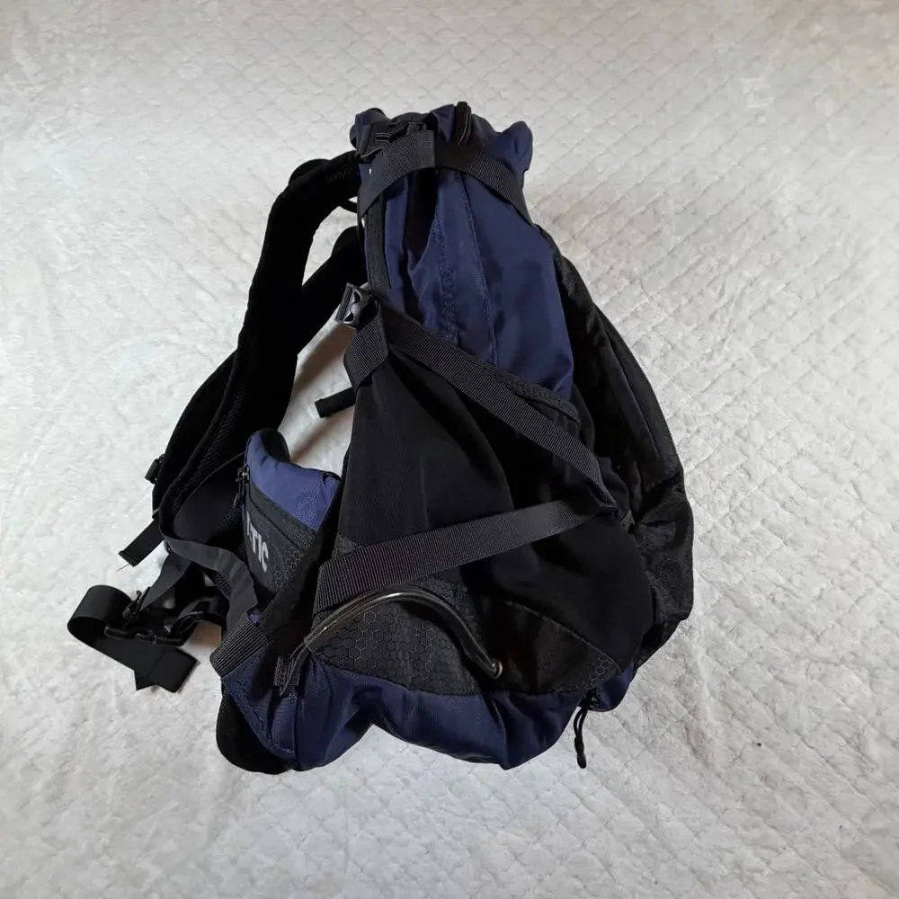 RTIC Hiking Hydration Day Pack Backpack 35L Capacity 2.0L Reservoir Blue Black